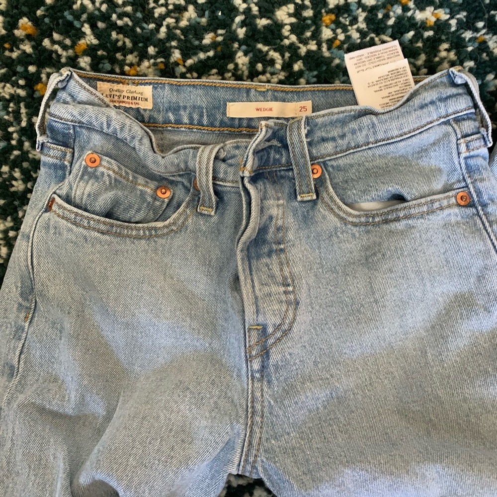 Levi’s Wedgie Jeans - Picture 4 of 7
